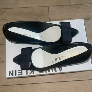 Anne Klein Black Heels with Bow Accent